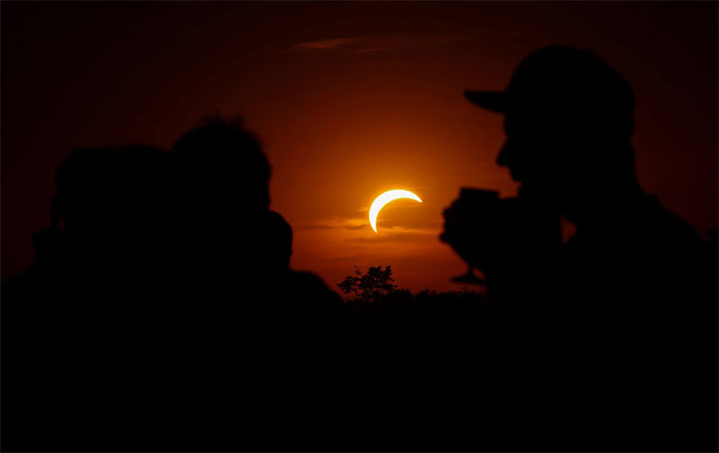 Solar Eclipse 2026 UK partial eclipse at maximum