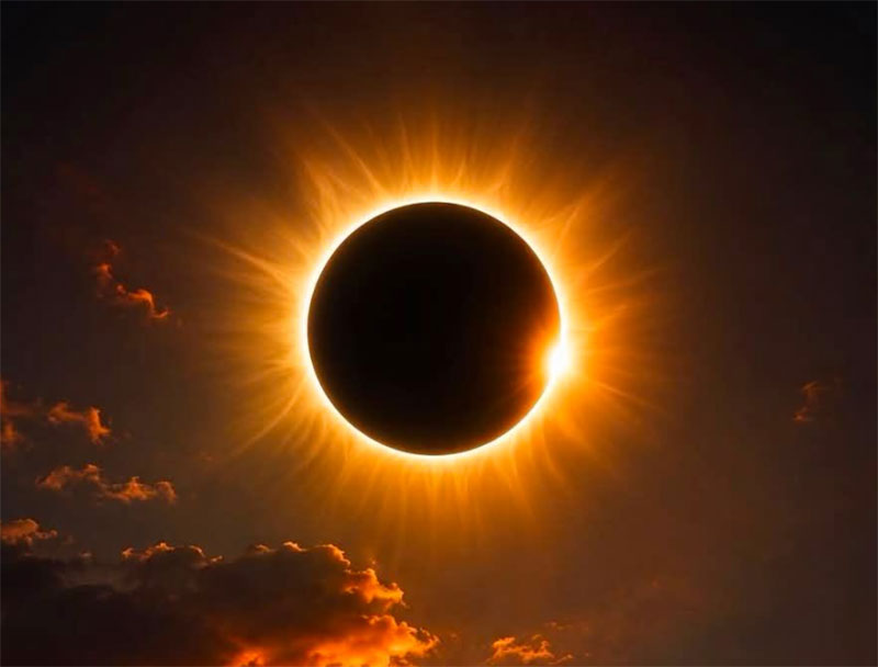 Pinhole projector for safe partial solar eclipse viewing